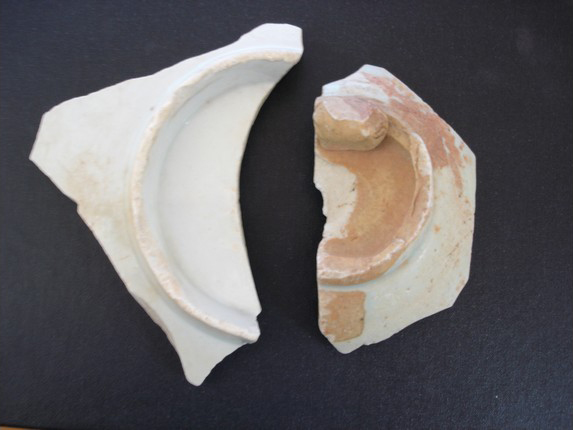 양질백자(좌)와 조질백자